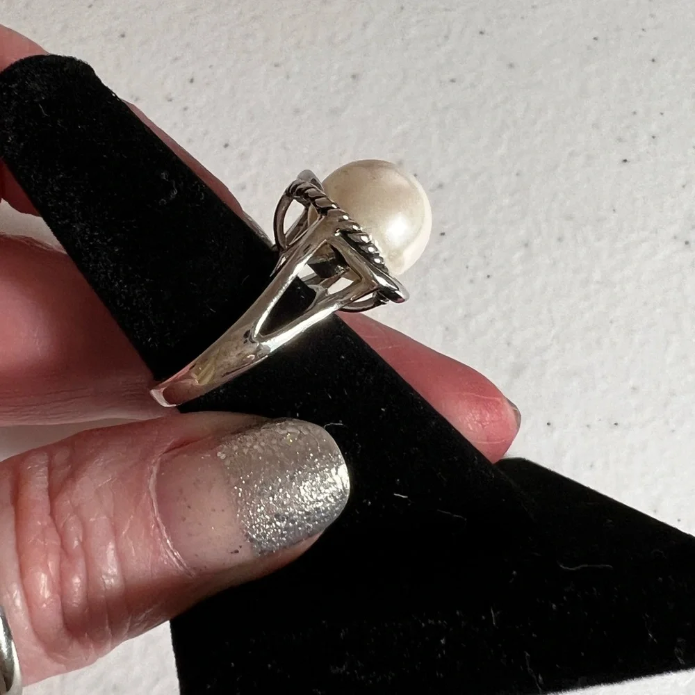 Pearl ring and earring set creamy luster in color not sure of the metal - Picture 7 of 9